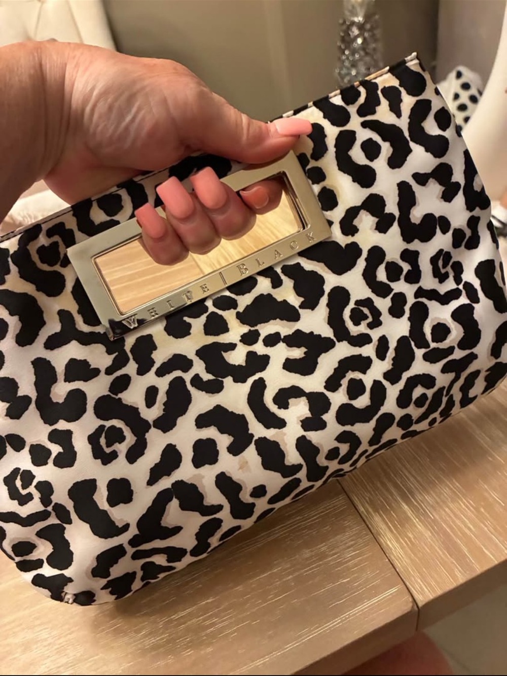 White House Black Market, Beautiful Clutch!